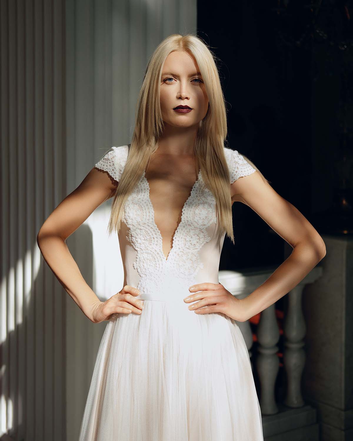 portrait-of-a-beautiful-fashion-bride-in-contrast-TLRCUHL.jpg